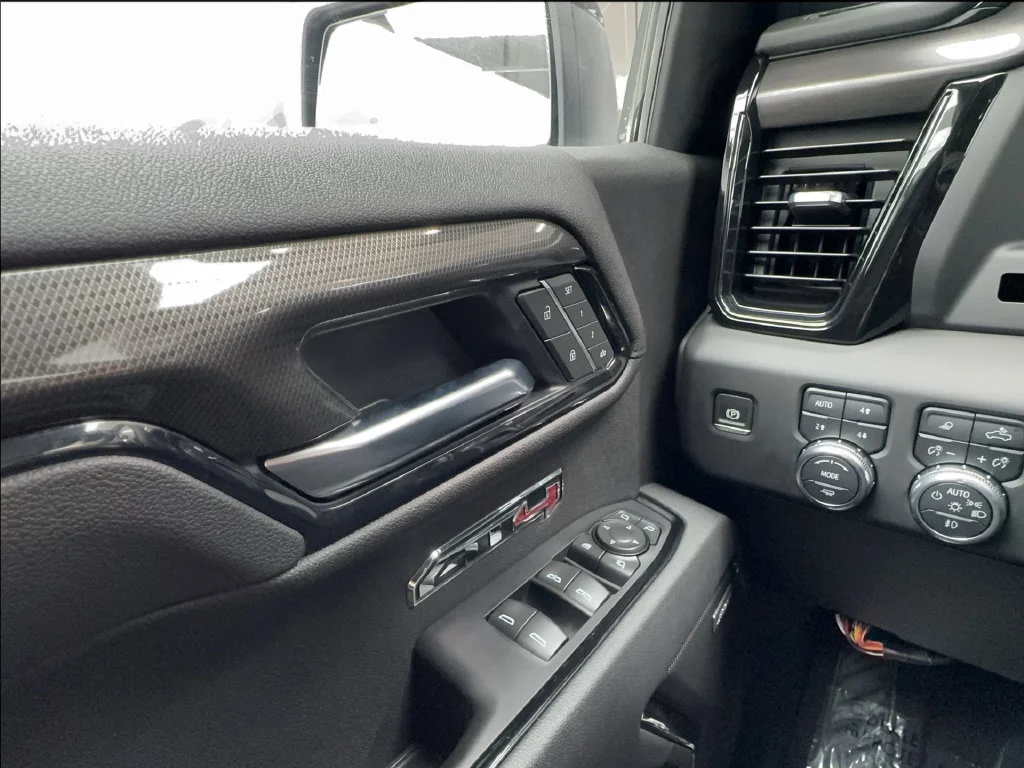 Used 2025 White GMC AT4 image 54