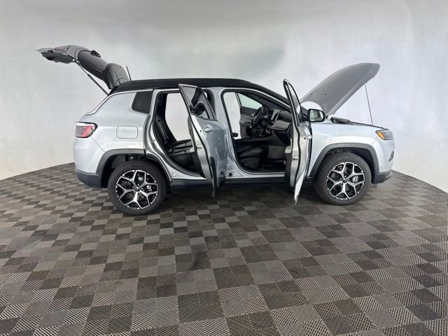 Used 2025 Silver Jeep Limited image 17