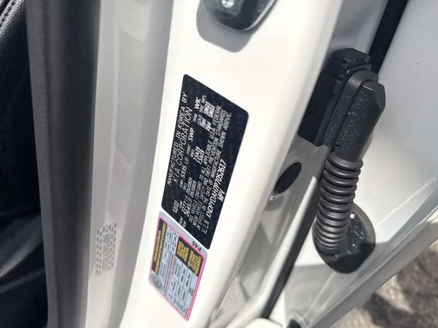Used 2023 White Kia X-Line image 24