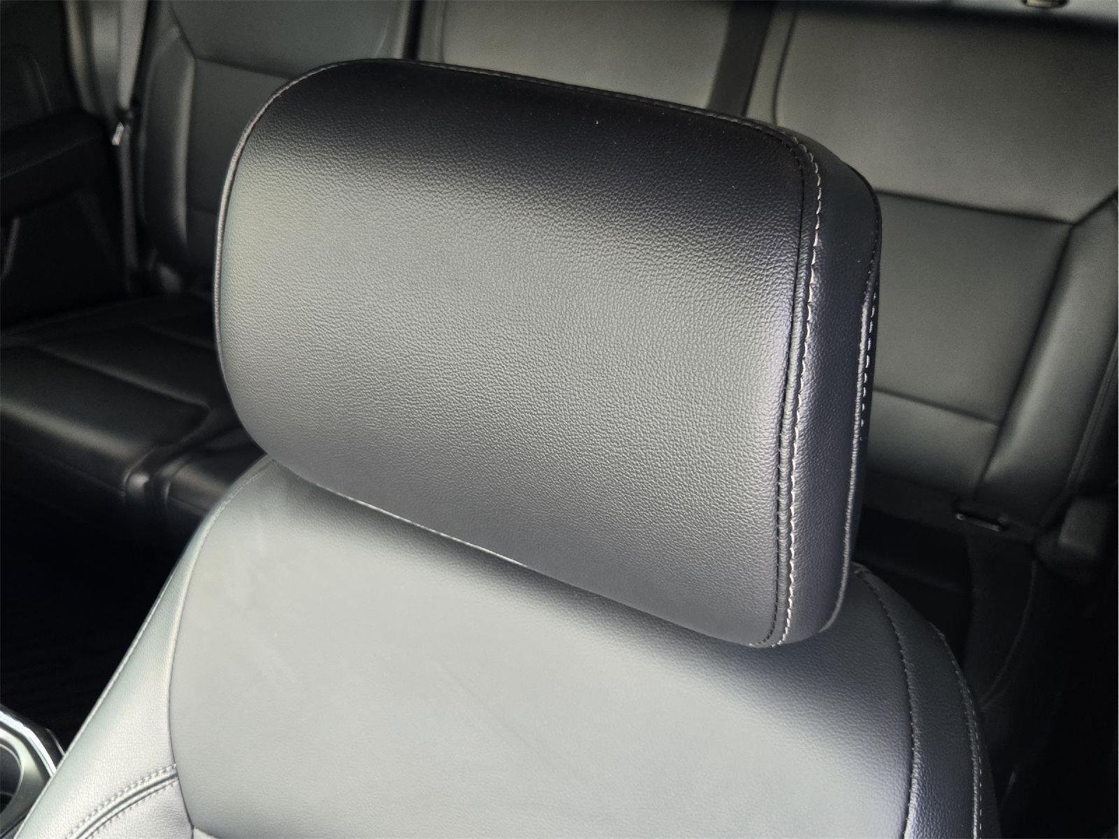 Used 2025 Oxford White Ford XLT image 24