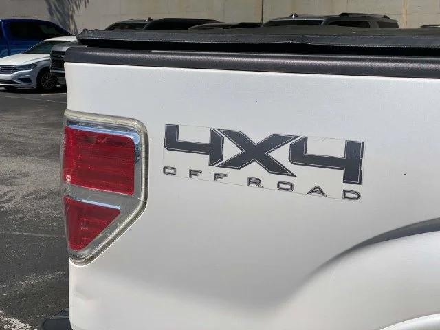 Used 2013 White Ford Lariat image 35