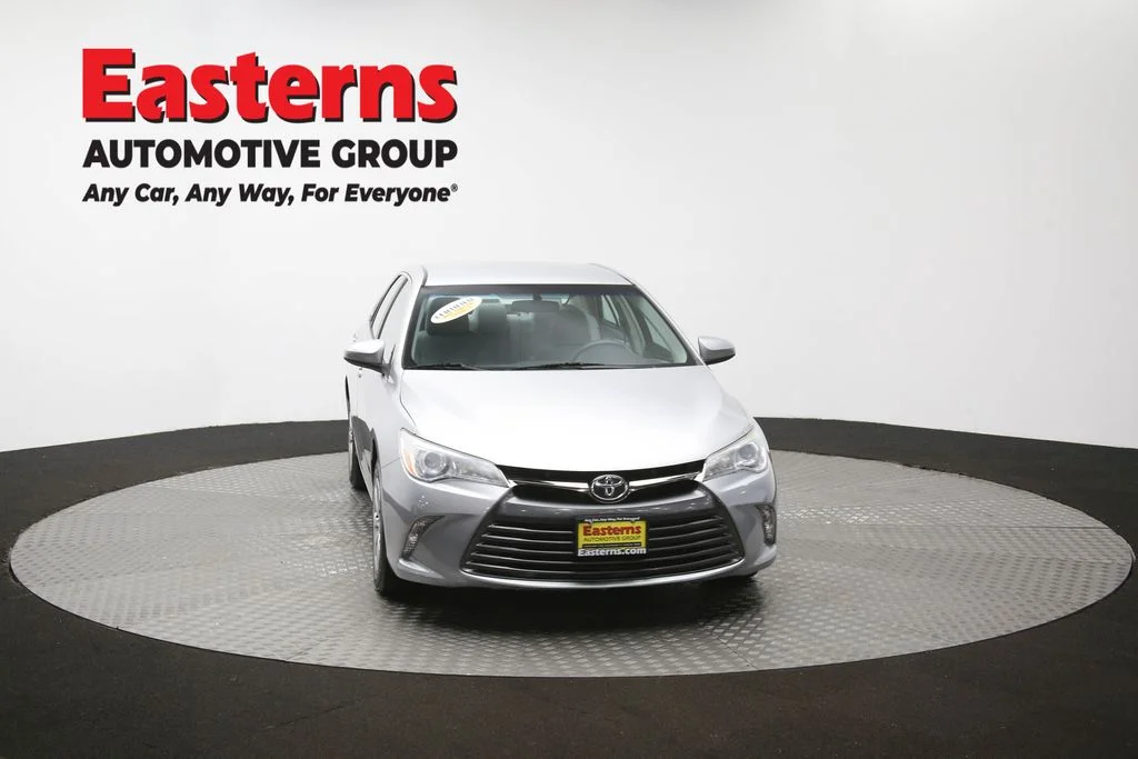 Used 2015 Silver Toyota LE image 50