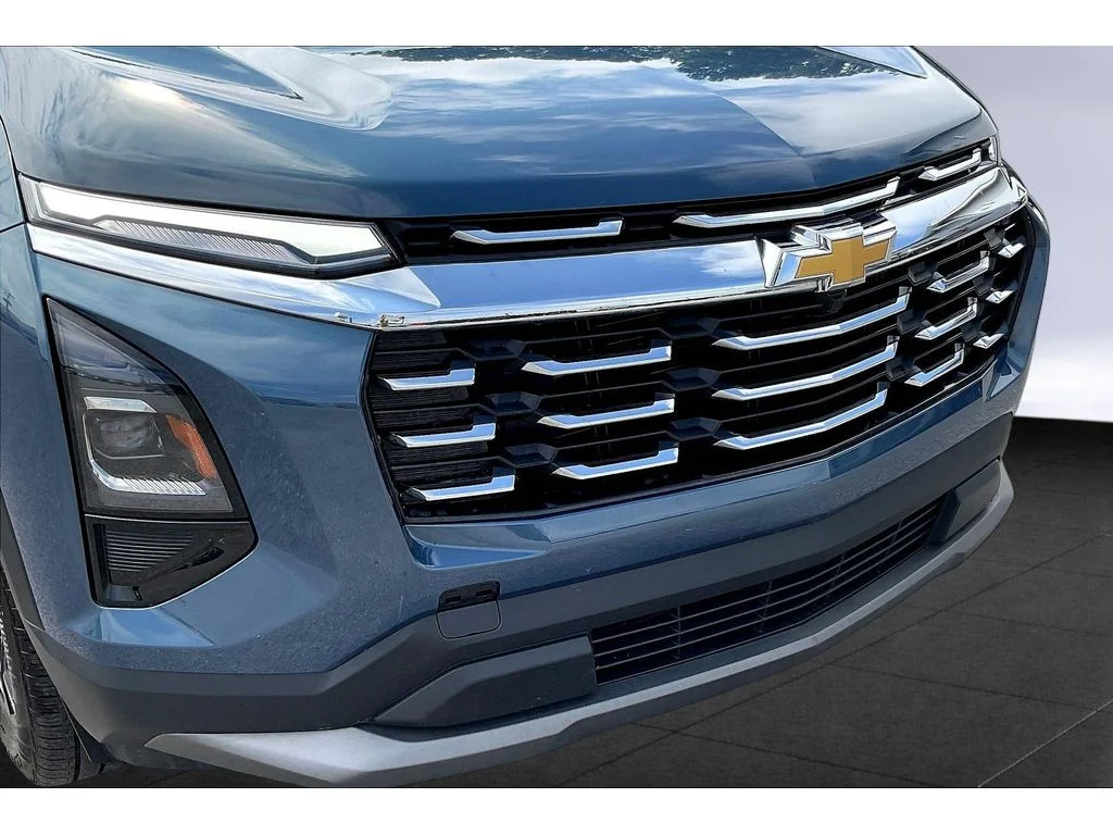 Used 2025 Lakeshore Blue Metallic Chevrolet LT image 20
