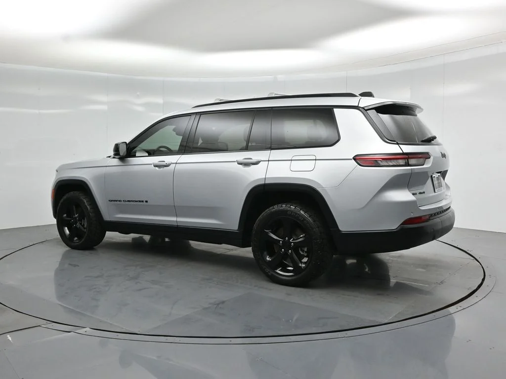 Certified Used 2021 Silver Jeep Altitude image 7