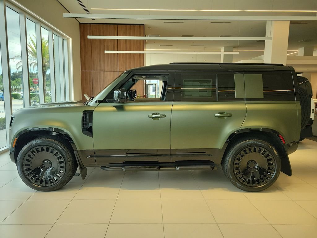New 2026 Woolstone Green Land Rover X-Dynamic SE image 2