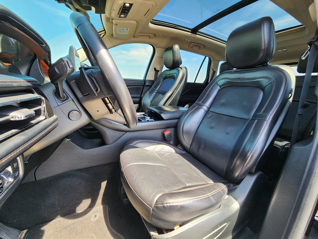 Used 2020 Infinite Black Metallic Lincoln Reserve image 11