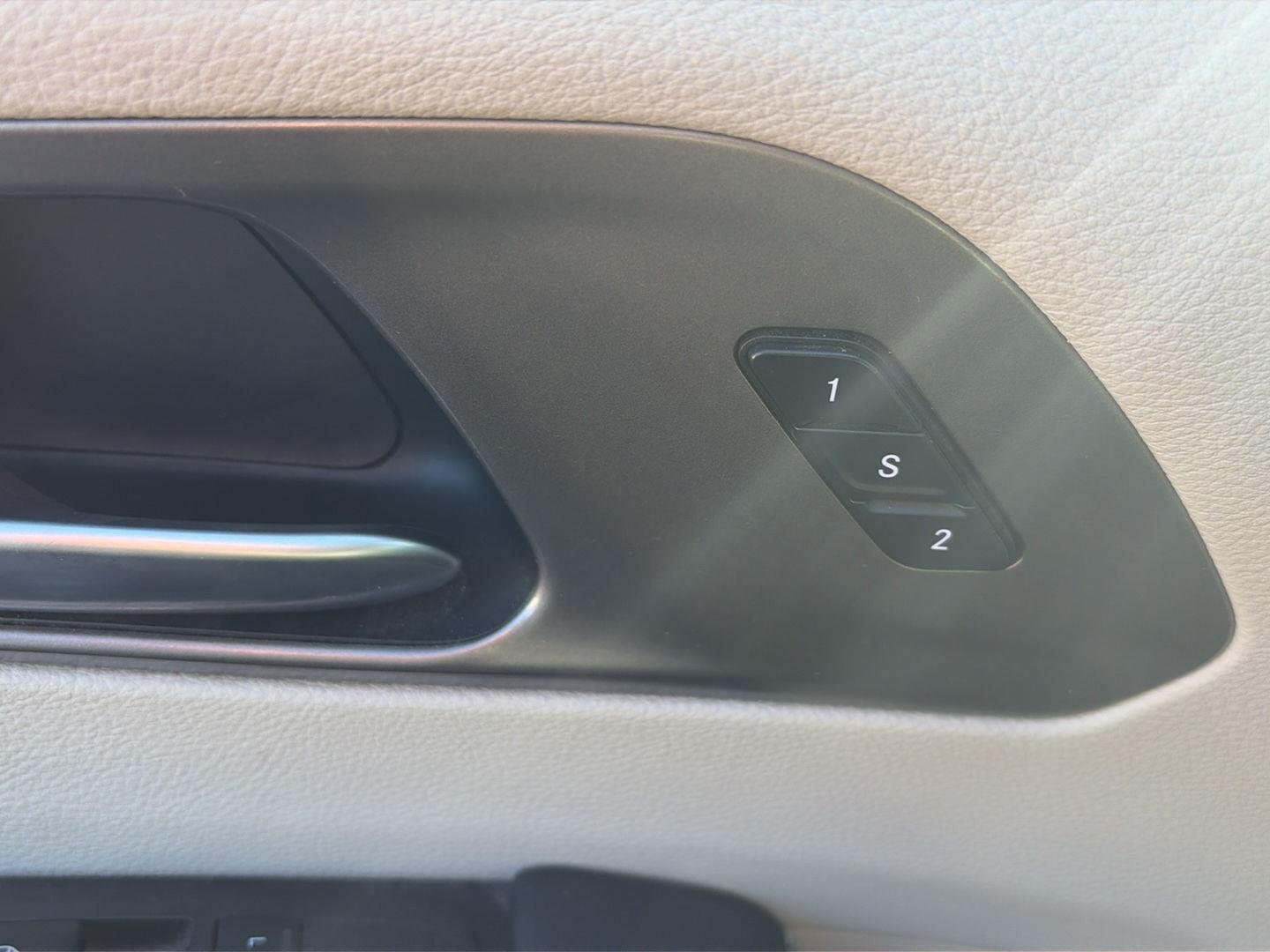 Used 2022 Fathom Blue Pearlcoat Chrysler Touring L image 12