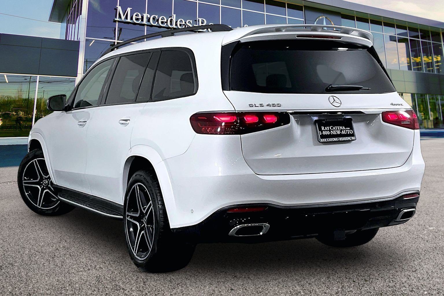 New 2026 MANUFAKTUR Moonlight White Metallic Mercedes-Benz GLS 450 image 17