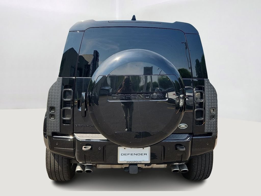 Certified Used 2023 Santorini Black Metallic Land Rover V8 image 5