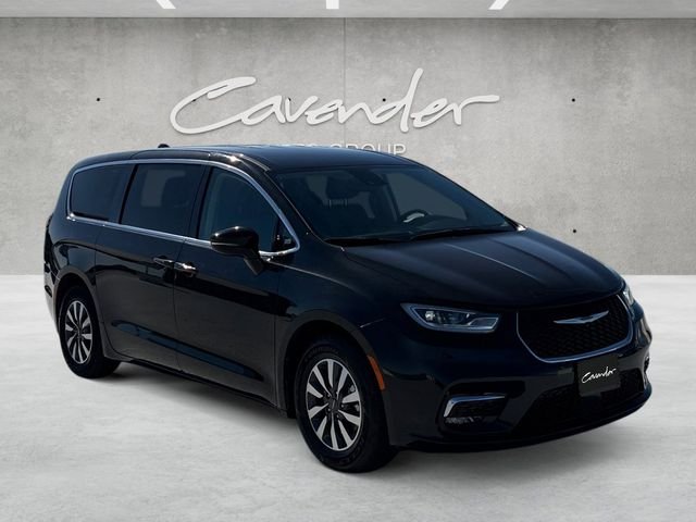 Used 2024 Chrysler Pacifica PHEV Select with VIN 2C4RC1S77RR102946 for sale in Boerne, TX