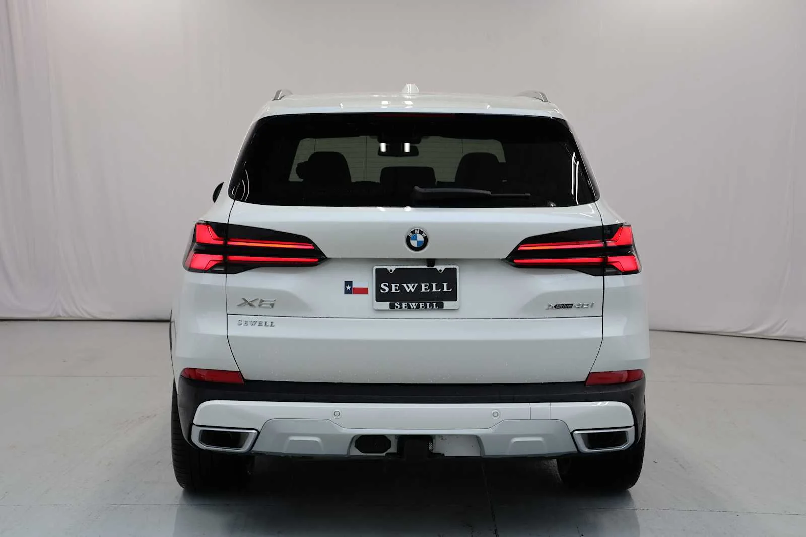 Certified Used 2026 Mineral White Metallic BMW xDrive40i image 6