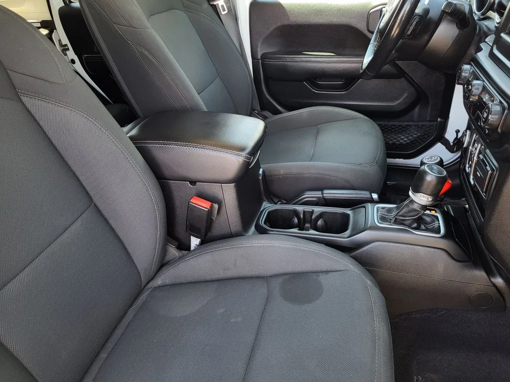 Used 2021 White Jeep Unlimited Sahara image 10