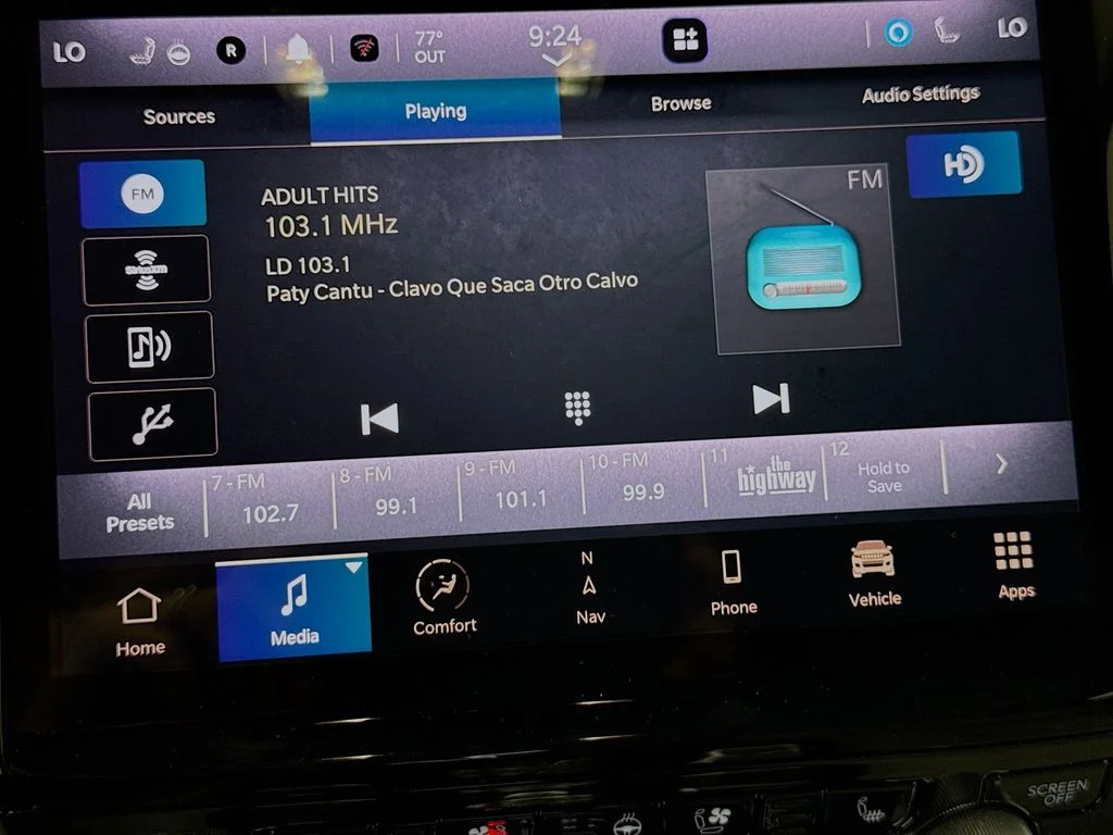 Used 2022 Brown Jeep Overland 4xe image 15