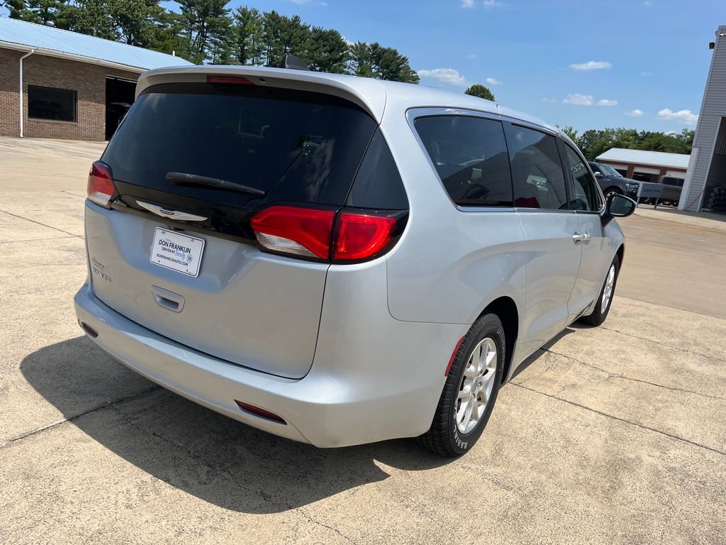 Used 2022 Silver Chrysler LX image 5