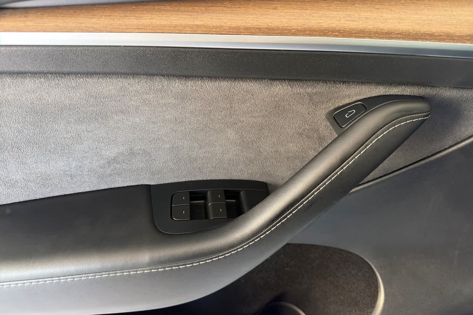 Used 2023 White Tesla  image 12