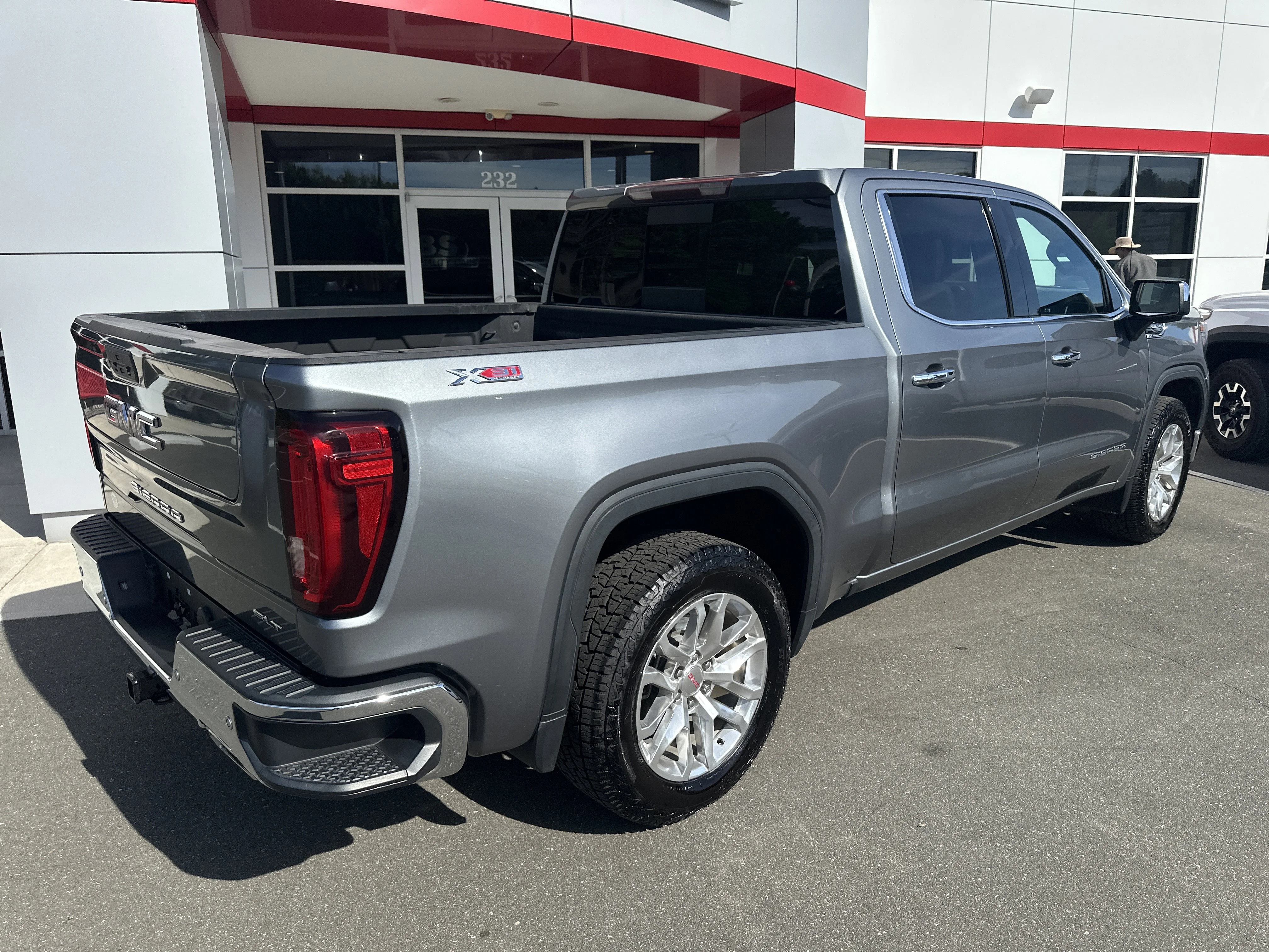 Used 2019 Satin Steel Metallic GMC SLT image 8