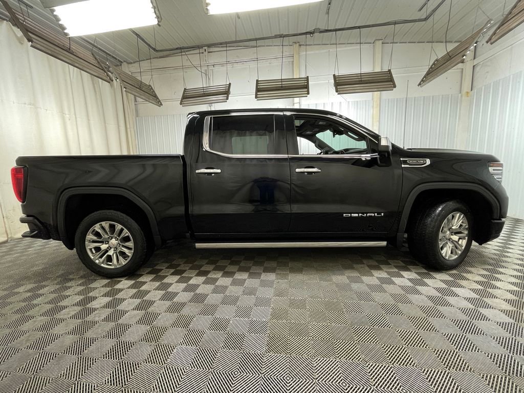 Used 2022 Onyx Black GMC Denali image 27