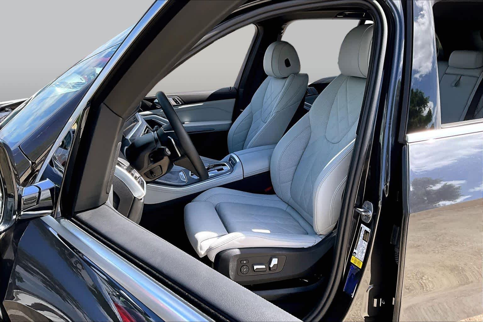 Used 2023 Dark Graphite Metallic BMW sDrive40i image 8