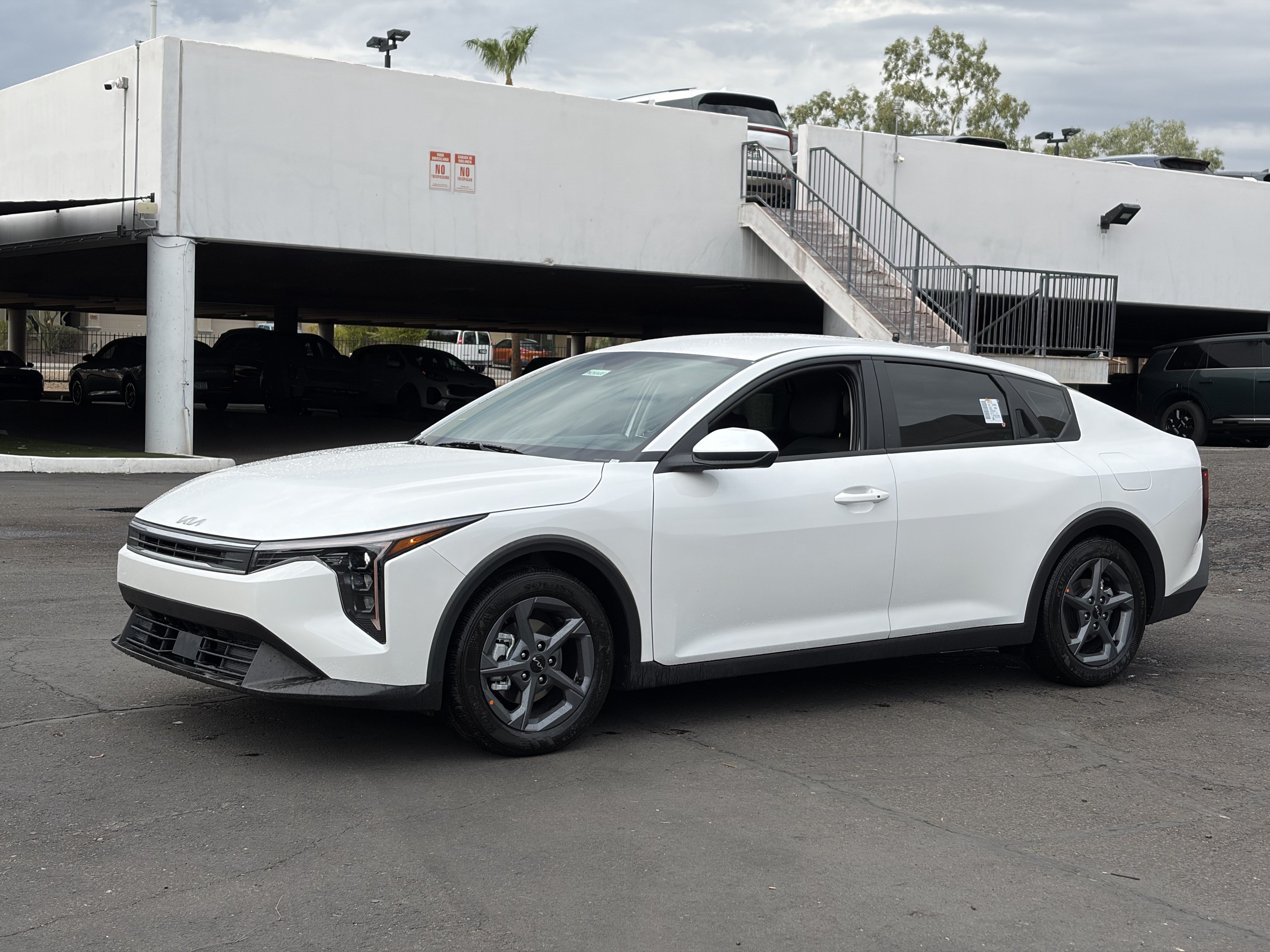 New 2026 Snow White Pearl Kia LXS image 6