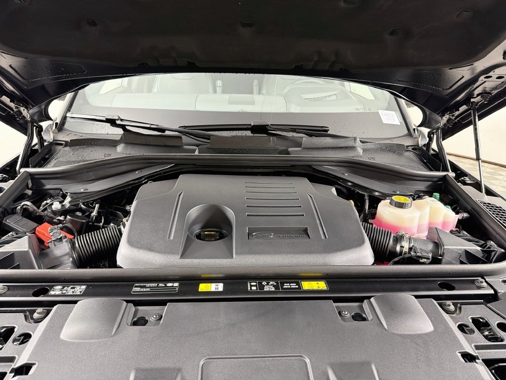 New 2027 Santorini Black Land Rover Dynamic SE P400 image 32