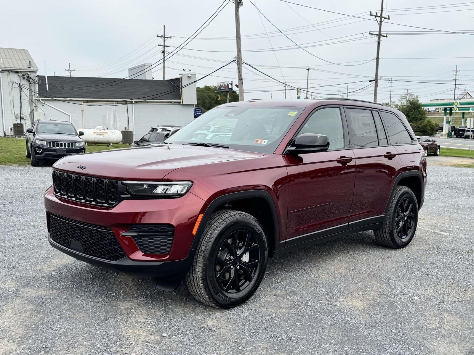 New 2025 Velvet Red Pearl-Coat Exterior Paint Jeep Altitude image 22