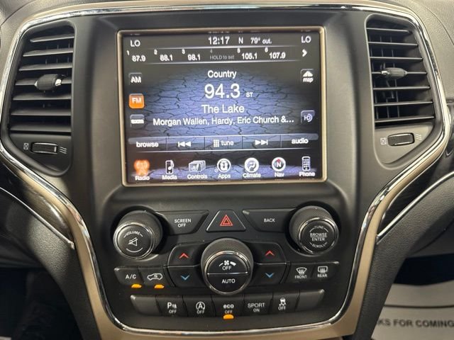Used 2016 Crystal Metallic Jeep Overland image 15