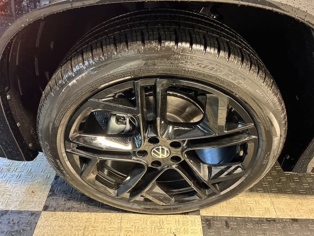 New 2026 Black Volkswagen 2.0T SE R-Line Black image 9