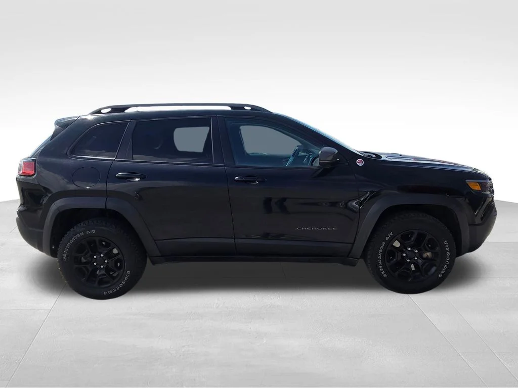 Used 2019 Diamond Black Jeep Trailhawk image 3
