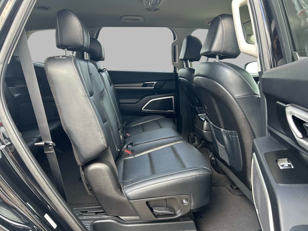 Used 2022 Black Kia LX image 16
