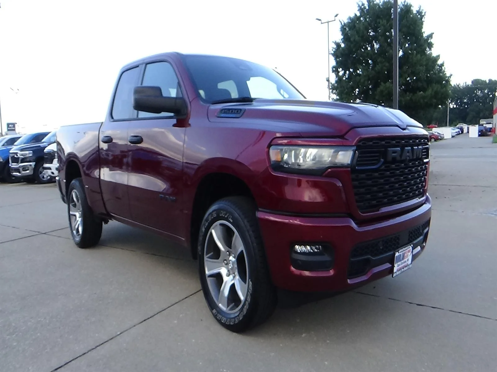Certified Used 2025 Delmonico Red Pearl Coat (prv) RAM Tradesman image 4