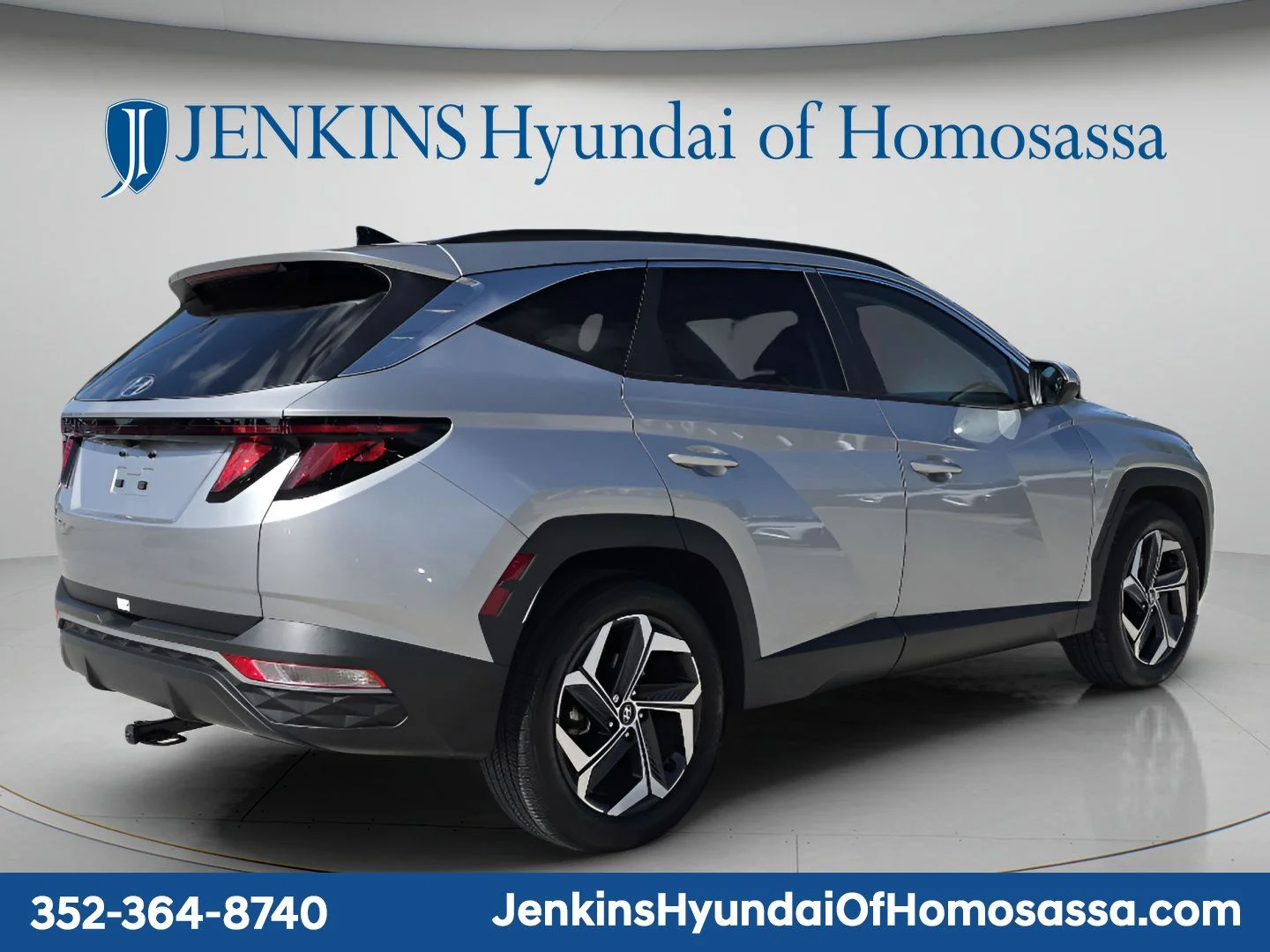 Used 2024 Silver Hyundai SEL image 3