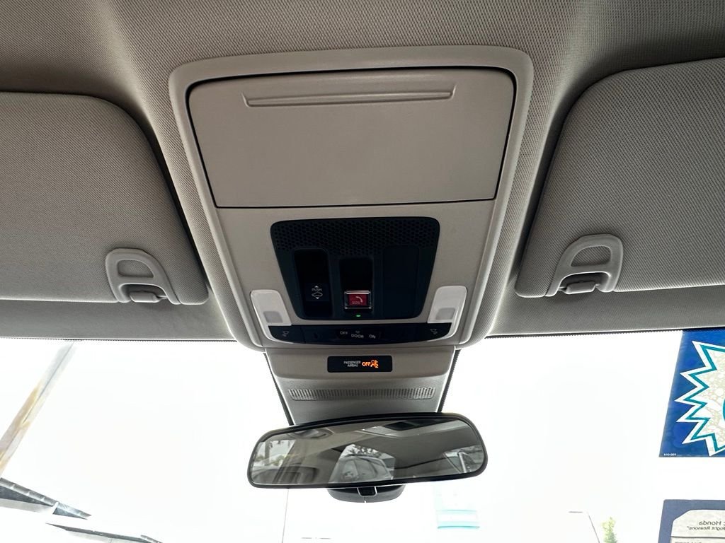 Used 2025 Gray Honda SE image 35