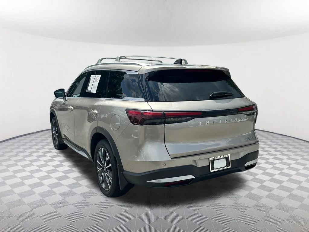 Used 2026 Silver INFINITI LUXE image 7
