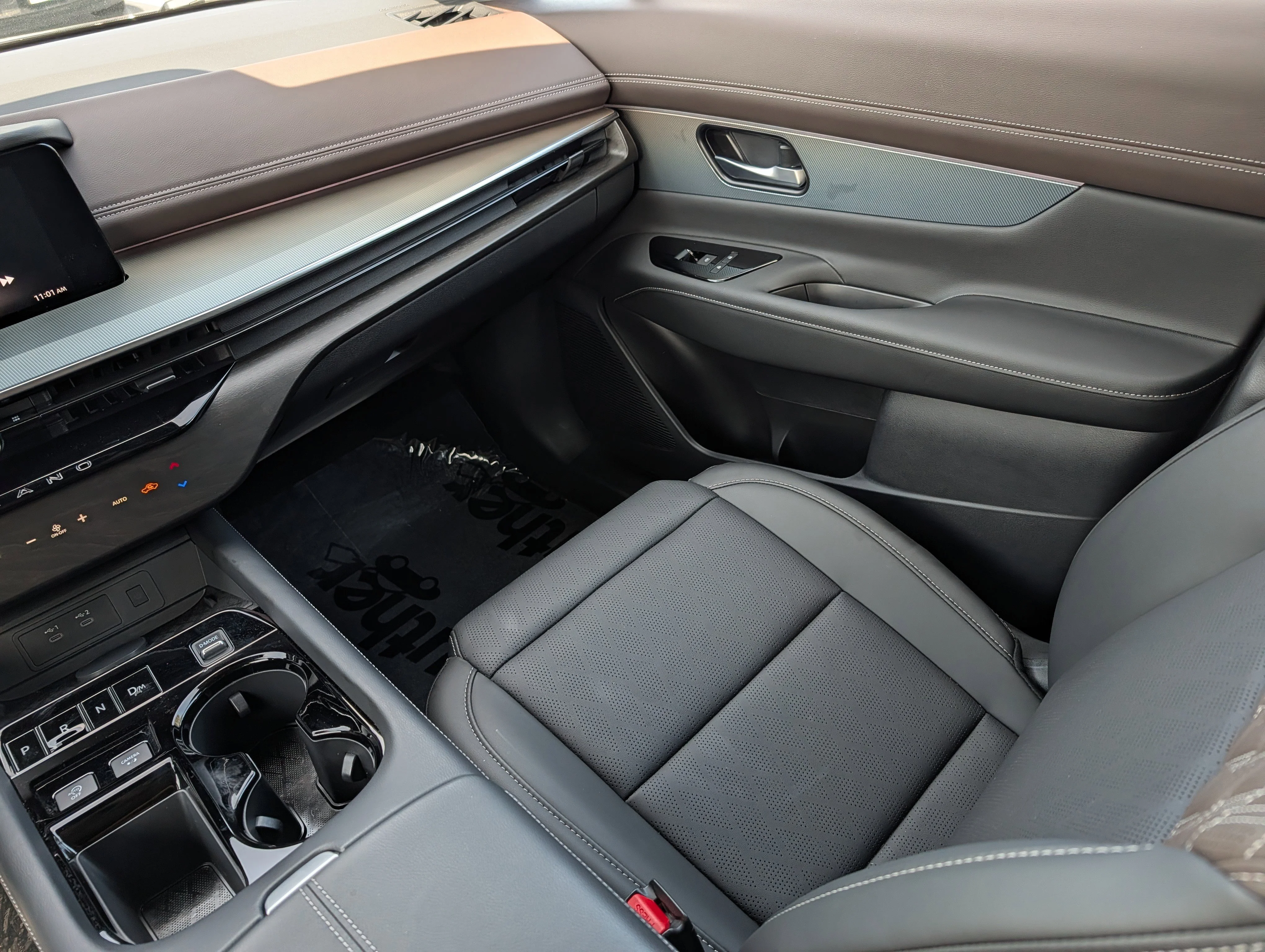 Used 2026 Super Black Nissan Platinum image 11