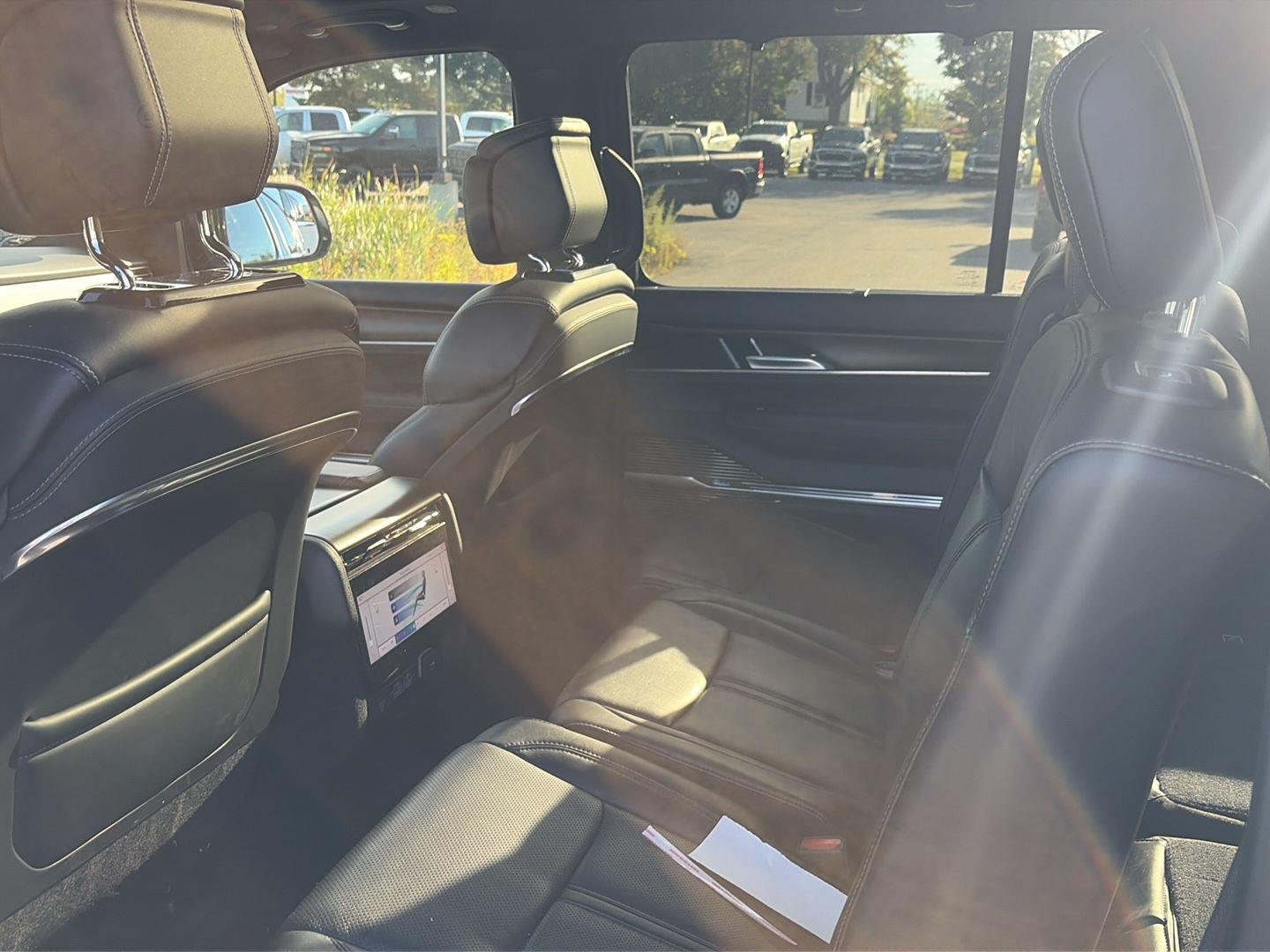 Used 2022 Diamond Black Crystal Pearlcoat Jeep Series I image 6