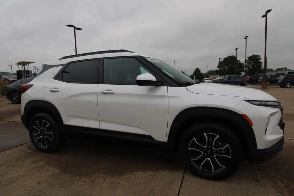 Used 2025 Beige Chevrolet ACTIV image 3