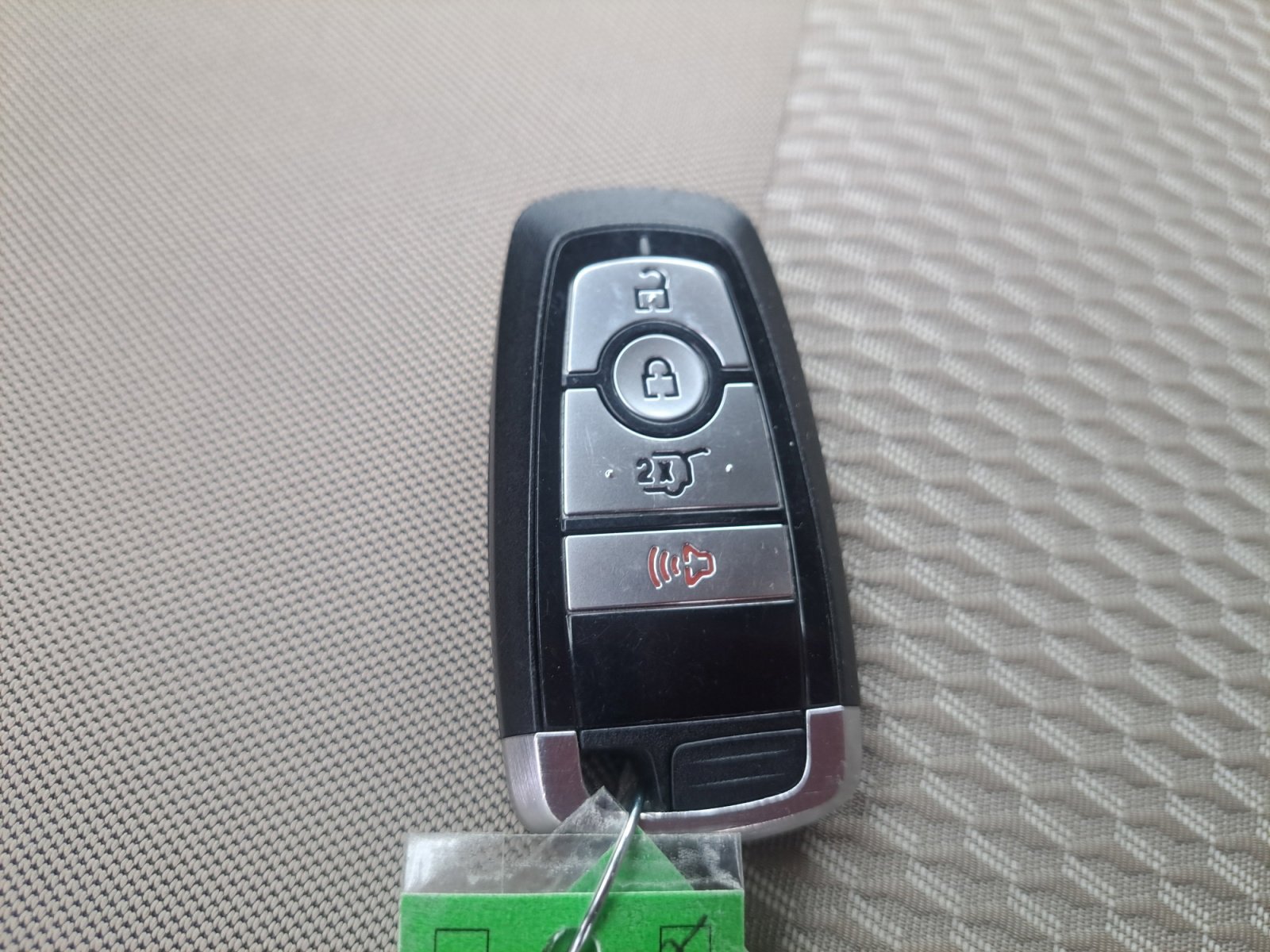 Used 2022 Oxford White Ford XLT image 30