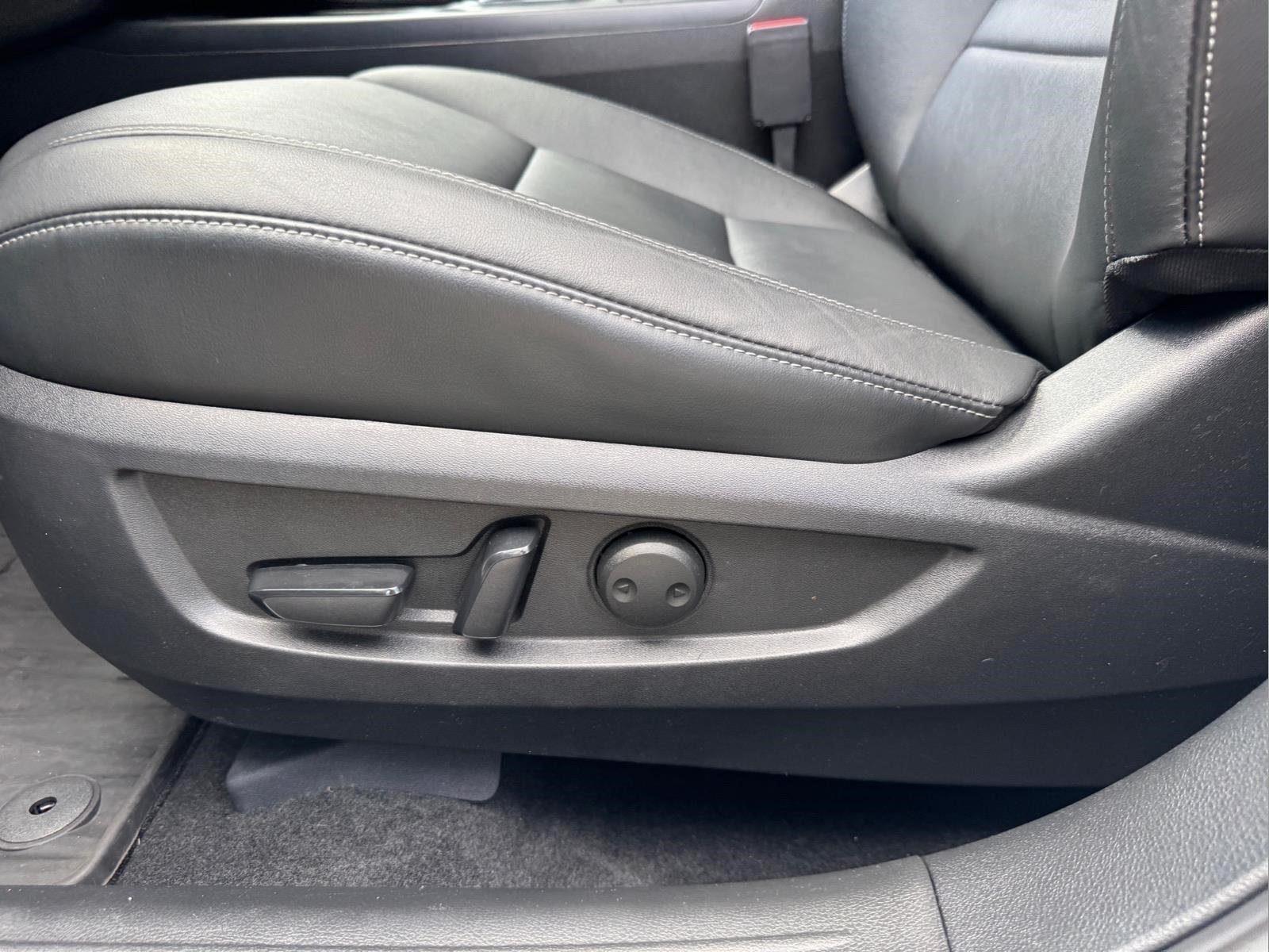 Used 2023 Lunar White INFINITI PURE image 18