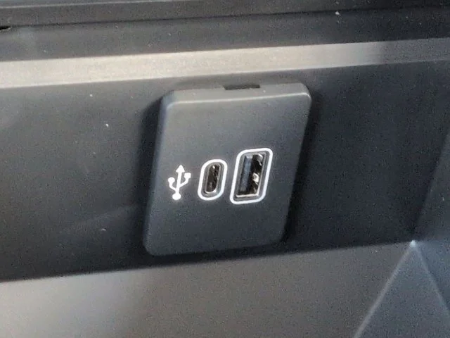 New 2027 Oxford White Ford F-350® Lariat® image 23