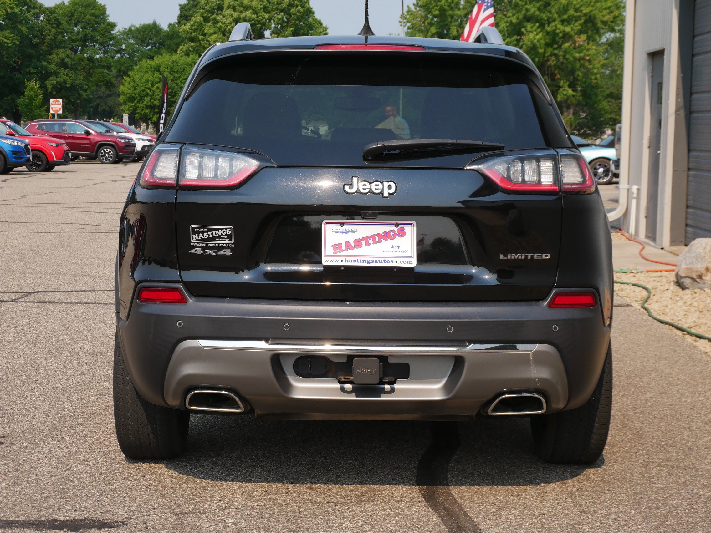 Used 2020 Diamond Black Crystal Pearlcoat Jeep Limited image 4