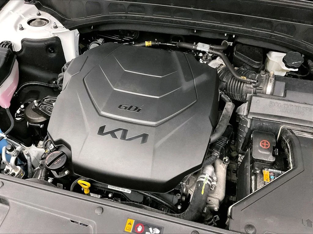 Used 2025 White Kia S image 39