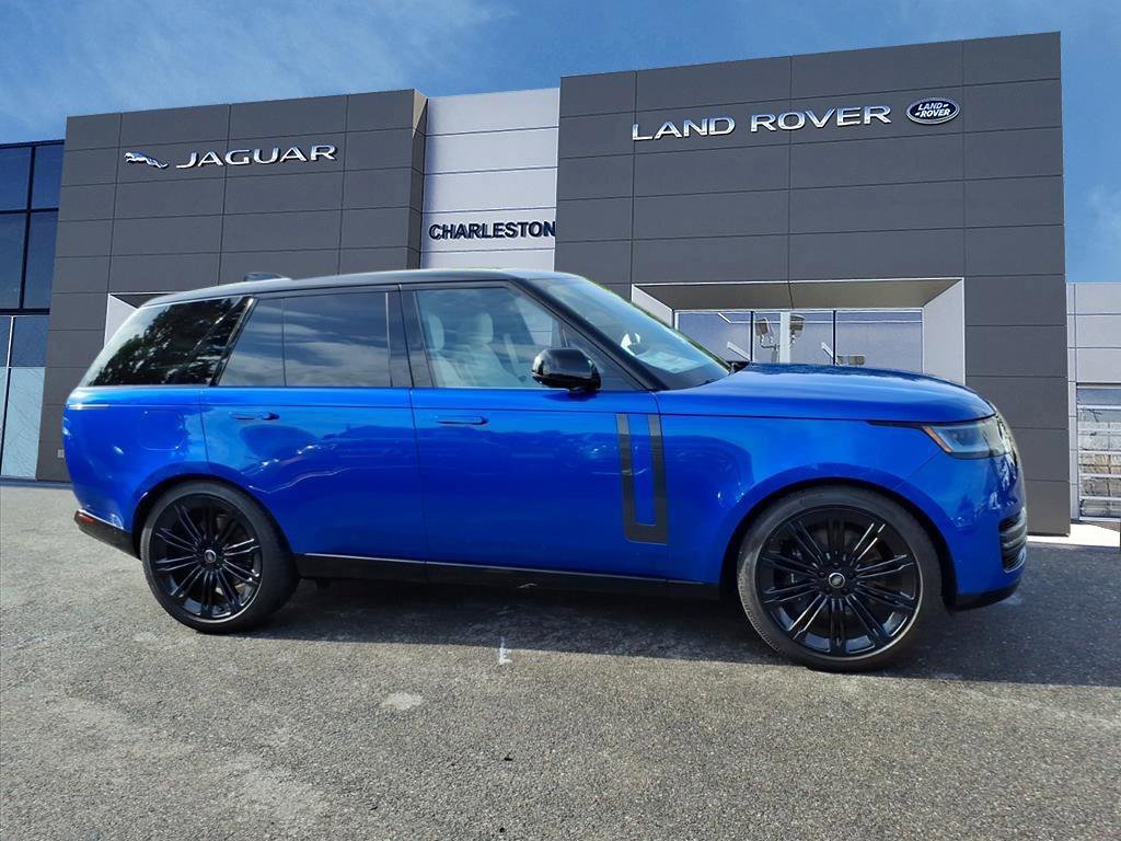 Used 2025 Velocity Blue SV Bespoke Ultra Gloss Land Rover SE image 6