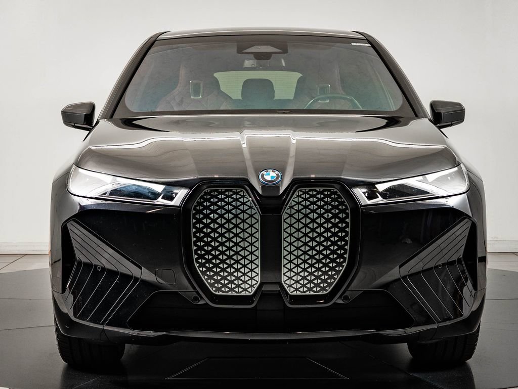 Used 2023 Black Sapphire Metallic BMW xDrive50 image 2