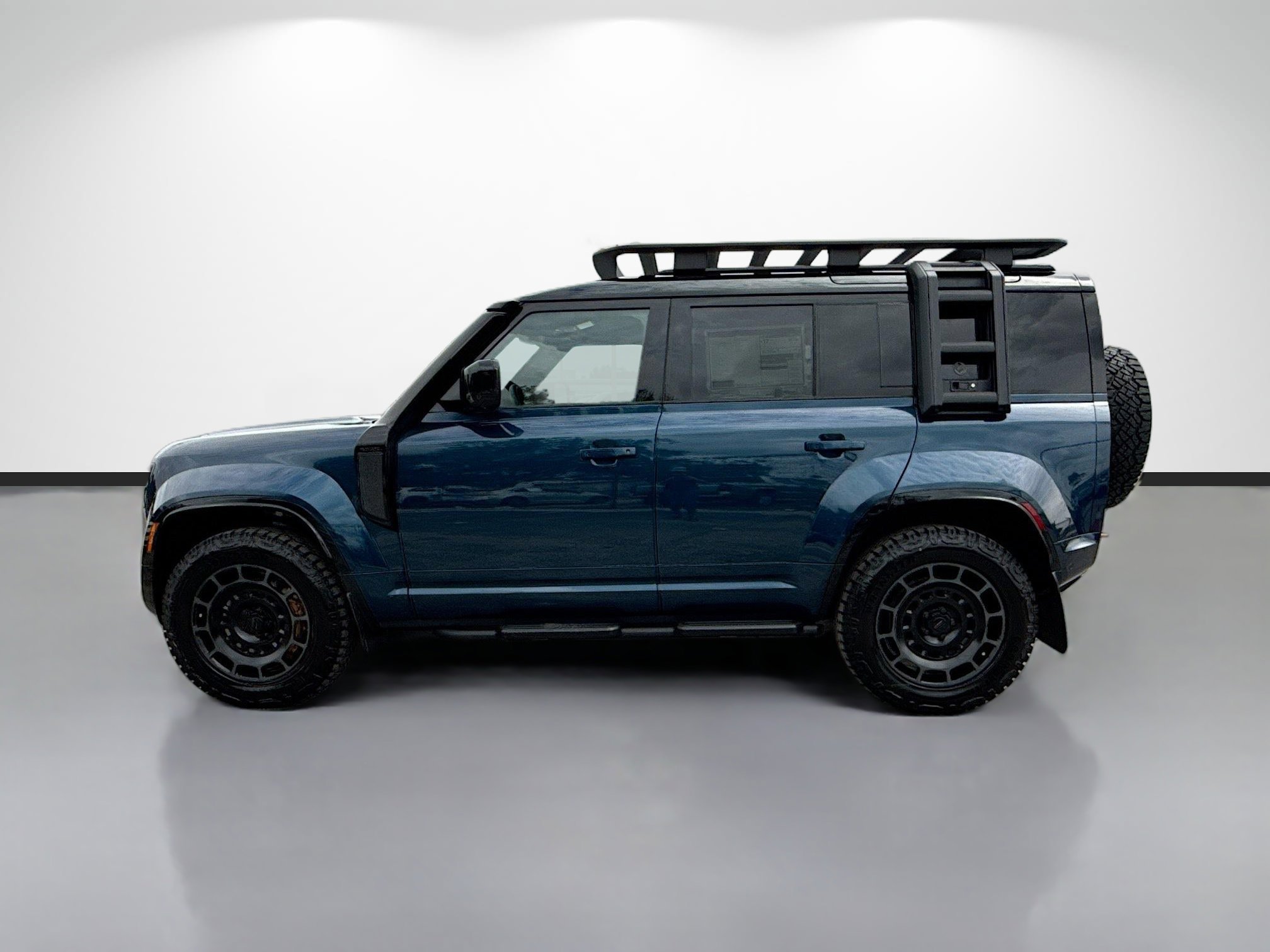 New 2026 Sargasso Blue Land Rover OCTA image 2