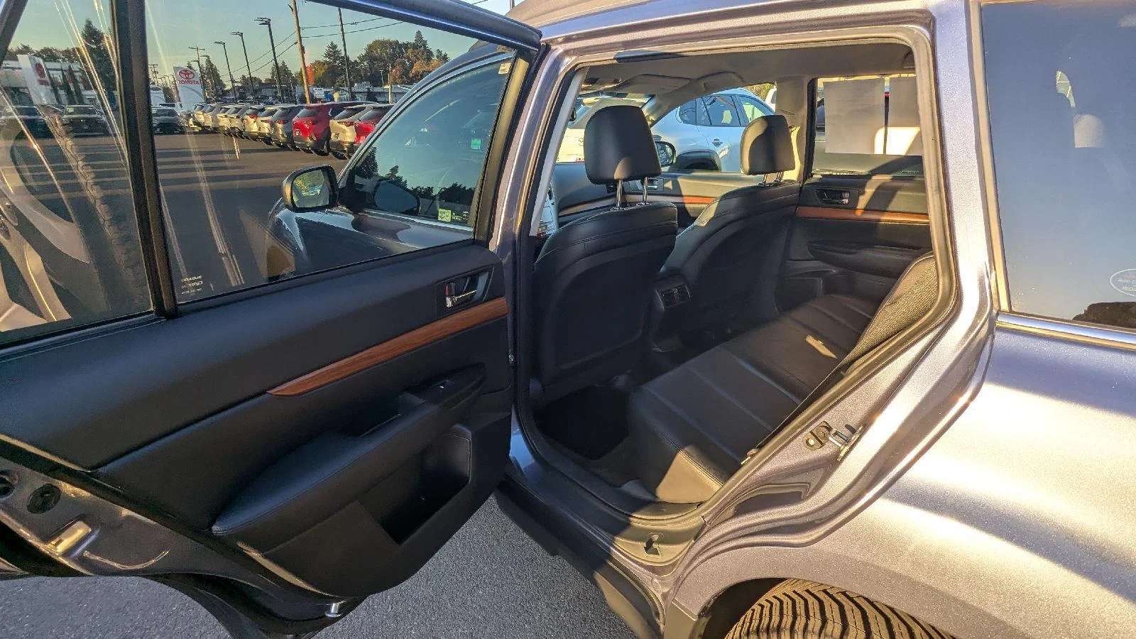 Used 2014 Twilight Blue Metallic Subaru 2.5i Limited image 11