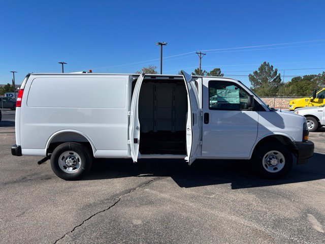 2026 Chevrolet Express Cargo Work Van - Photo 9