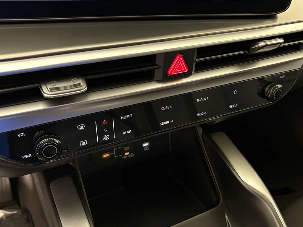 New 2026 Glacial White Pearl Kia LX image 27