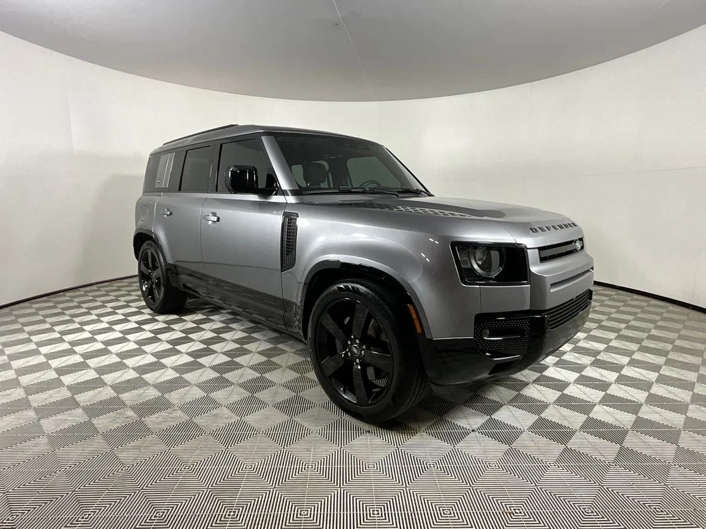 Used 2024 Gray Land Rover X-Dynamic SE image 6