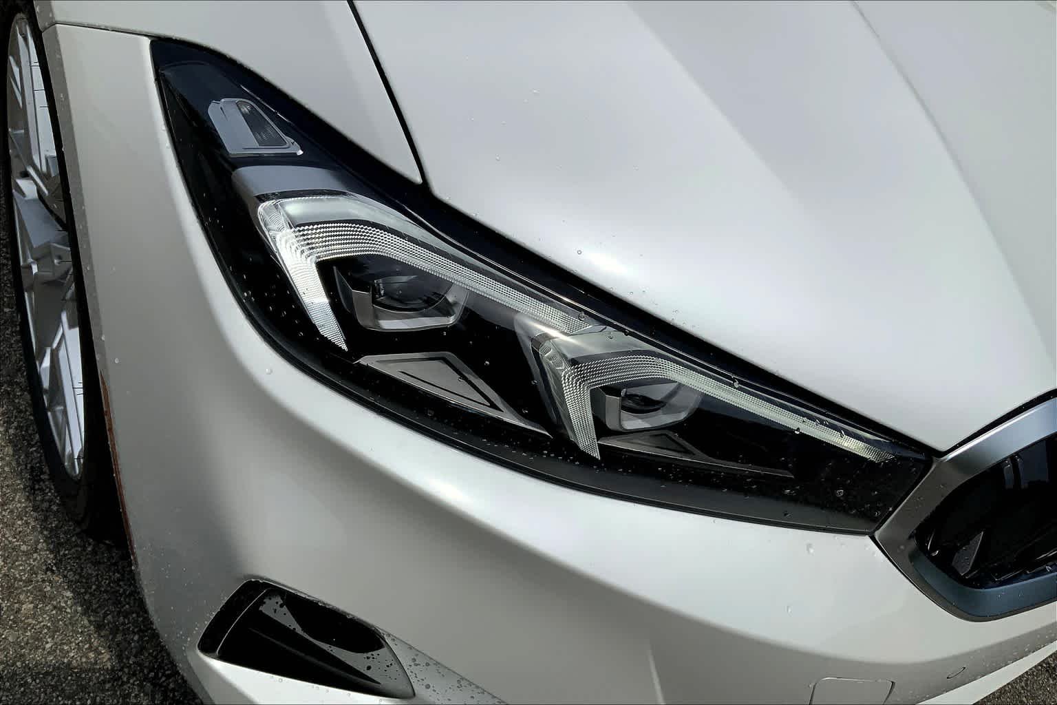 2025 BMW 3 Series 330i - Photo 13