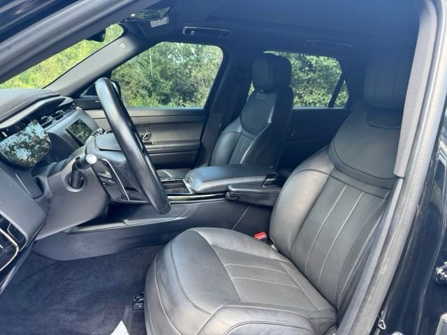 Used 2025 Santorini Black Metallic Land Rover SE image 10